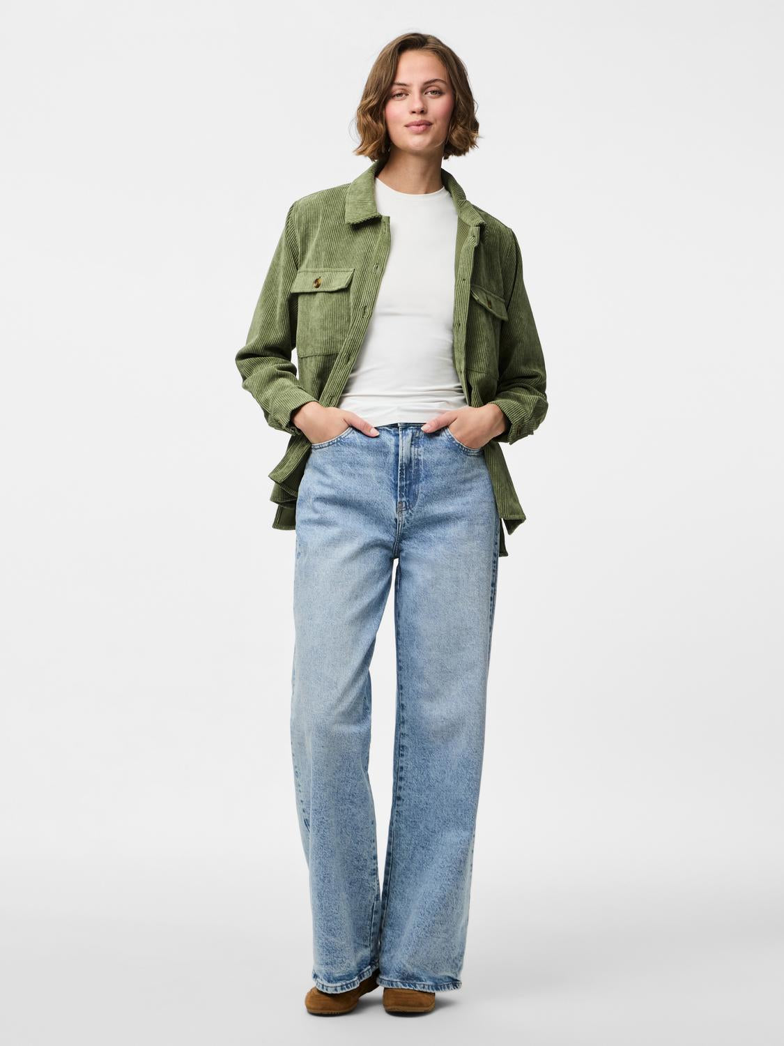 model_shot-front_full